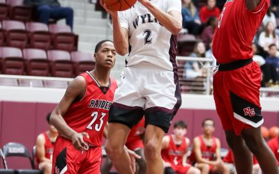Davis leads Pirates to playoff position