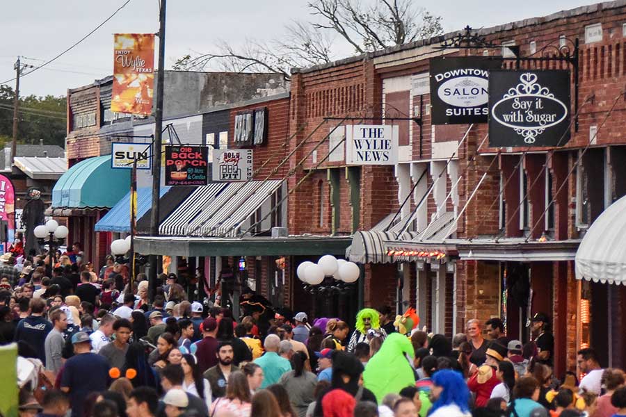 Boo on Ballard excites with free treats, activities