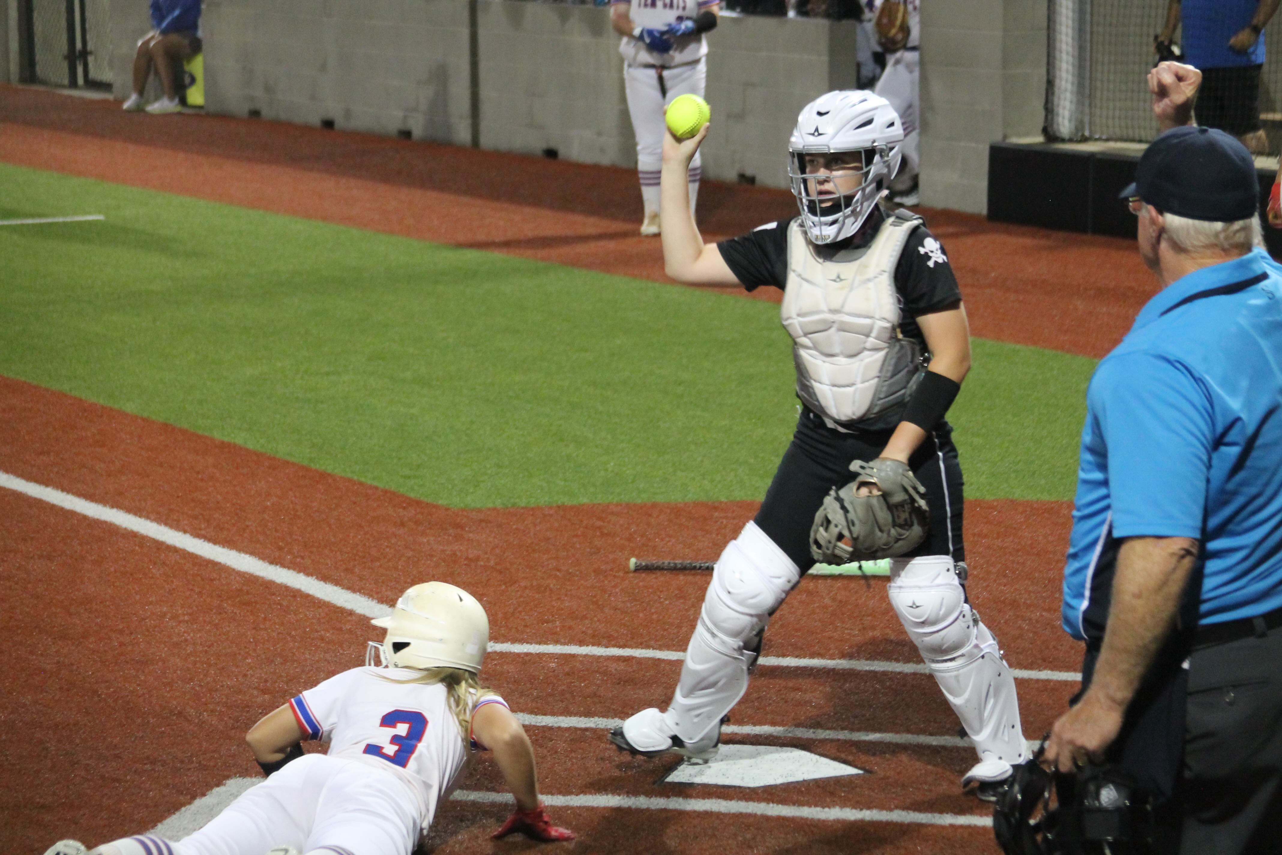 8-run 5th inning helps Wylie to complete sweep of Temple